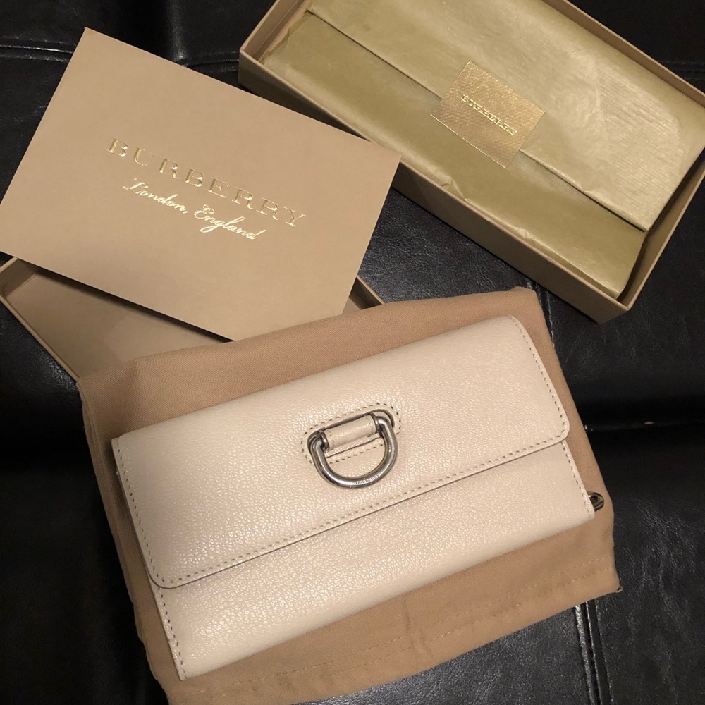 BRAND NEW BURBERRY Calfskin D-Ring Continental